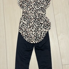 ヒョウ柄Tシャツ＆パンツセットの画像