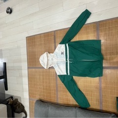 adidas  グリーン/ホワイト フード付きジャージ上下の画像