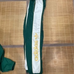 adidas  グリーン/ホワイト フード付きジャージ上下の画像