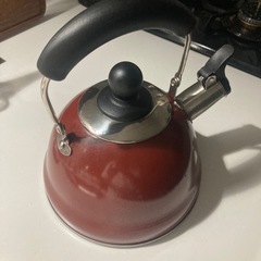 やかん　えんじ色の画像
