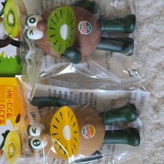 Zespri ゼスプリ キウイブラザーズ フィギュア 2体 グリーン ゴールドの画像