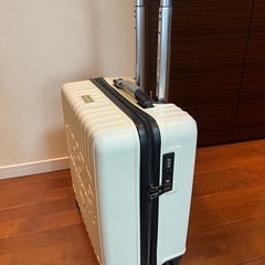 阪神タイガース限定品キャリーケース
の画像