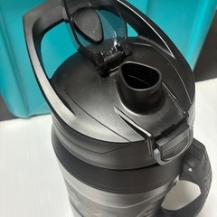 アンダーアーマー　水筒の画像