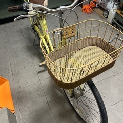 【プレゼントにも】可愛い黄色の26インチ自転車　オートライト　6段変速の画像