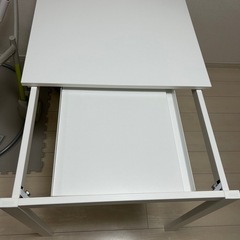 IKEA テーブルの画像