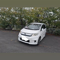 HONDA フリードスパイクハイブリッドの画像