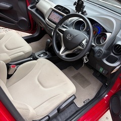 ホンダ　フィット　HYBRID 車検　令和8年9月まで。乗って帰れます。の画像