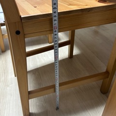 ダイニングセット4人掛け、座席クッション2枚の画像