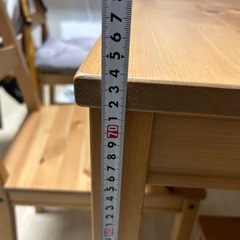 ダイニングセット4人掛け、座席クッション2枚の画像