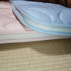 マットレス?敷布団?　2枚の画像