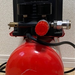 オイルレスエアーコンプレッサー　タンク容量6Lの画像