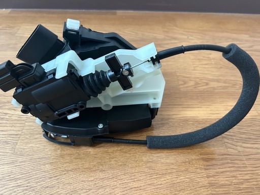 トランクドアロックラッチ　フォード　エコスポーツ2013-2017アクチュエーターモーターテールゲートブートピンに適合