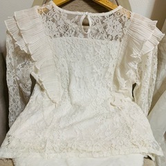 【着用回数少】Ray Cassin レイカズン　レーシーなキレイめトップスの画像