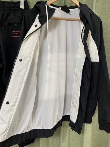 Nike Swoosh 上下セット 黒/白 Amazon.co.jp: [ナイキ] スポーツウェア スウッシュ ウーブン