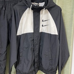 NIKE SWOOSH ナイロンジャケット　SWOOSH 黒 【L】 セットアップ 上下セット 黒 ナイロン 裏メッシュ L Mの画像