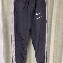 NIKE SWOOSH ナイロンジャケット　SWOOSH 黒 【L】 セットアップ 上下セット 黒 ナイロン 裏メッシュ L Mの画像