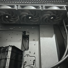 コルセア5000D AIRFLOWケースとiCUE H150i RGB ELITE簡易水冷クーラーのセット 
中古の画像