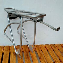 加古川　ソトのマ　中古部品　パニアラック　リアキャリア　エアポンプ搭載　リフレクター付き　アルミ製　頑丈の画像