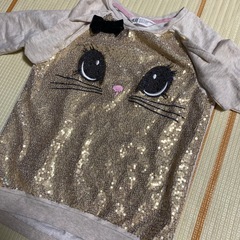 H&M スパンコールのうさぎがかわいいトレーナー　6-8Yの画像