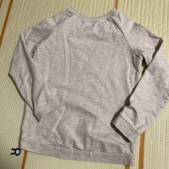 H&M スパンコールのうさぎがかわいいトレーナー　6-8Yの画像
