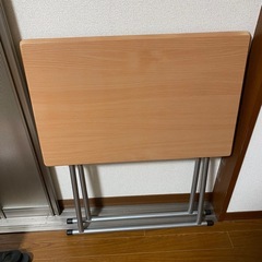 折りたたみ机の画像
