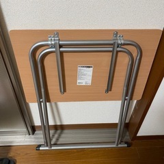 折りたたみ机の画像