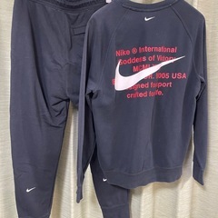 【NIKE】SWOOSH スウェットトレーナー 刺繍ロゴ入り ブラック サイズL  セットアップ トレーナー ジャージ ブラック黒の画像