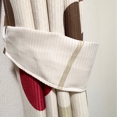 ニトリ　カーテン　100×200 2枚セット　ベージュ　リーフ柄の画像