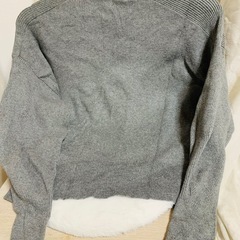 【着用回数少】ZARA シンプルだけどシルエットが綺麗なグレーカーディガンの画像