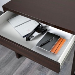IKEAのデスクの画像