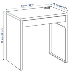 IKEAのデスクの画像