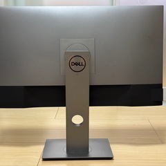 DELL U2720Q 27インチ 4K ディスプレイ モニターアーム付の画像