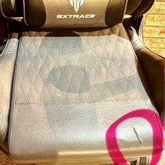 座面キズあり
◼️ゲーミングチェアーの画像