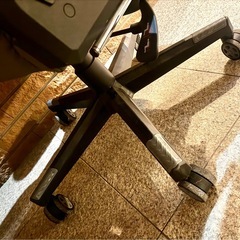座面キズあり
◼️ゲーミングチェアーの画像