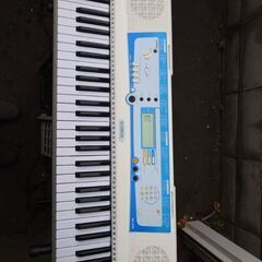 ヤマハの電子キーボードの画像