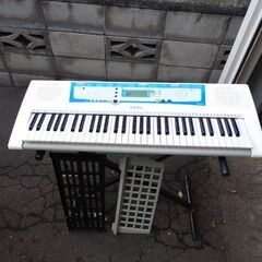 ヤマハの電子キーボードの画像