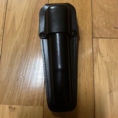 ノーベル社製の警棒とホルダーの画像