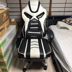 【引き取りの方決まりました】21日引取りで半額⭐︎ゲーミングチェア⭐︎３年使用の画像