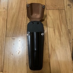 ノーベル社製の警棒とホルダーの画像