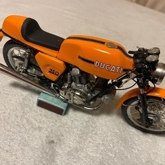 ドカティ750Sのプロター製のプラモデルの画像