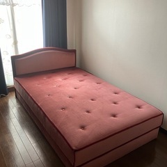 収納付きクイーンサイズベッドの画像
