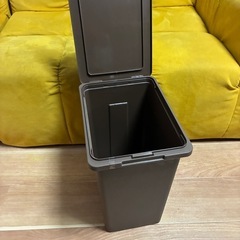 ゴミ箱の画像