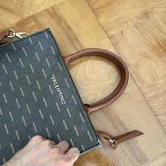 VALENTINO ショルダーバッグ ブラウンの画像