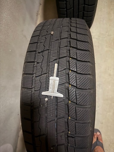 22年式バリ溝TRANPATH TX215/70R16 100Qスタッドレス4本