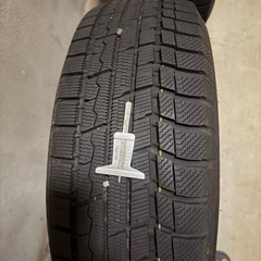 22年式バリ溝TRANPATH TX215/70R16 100Qスタッドレス4本の画像