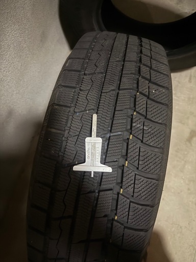 22年式バリ溝TRANPATH TX215/70R16 100Qスタッドレス4本