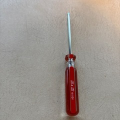 マグネット機能付きの赤いプラスドライバーの画像