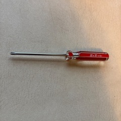 マグネット機能付きの赤いプラスドライバーの画像