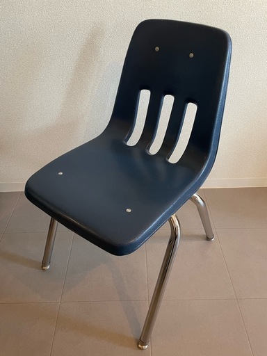 Virco スタッキングチェア　ネイビー2脚あり