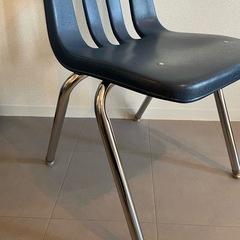 Virco スタッキングチェア　ネイビー2脚ありの画像